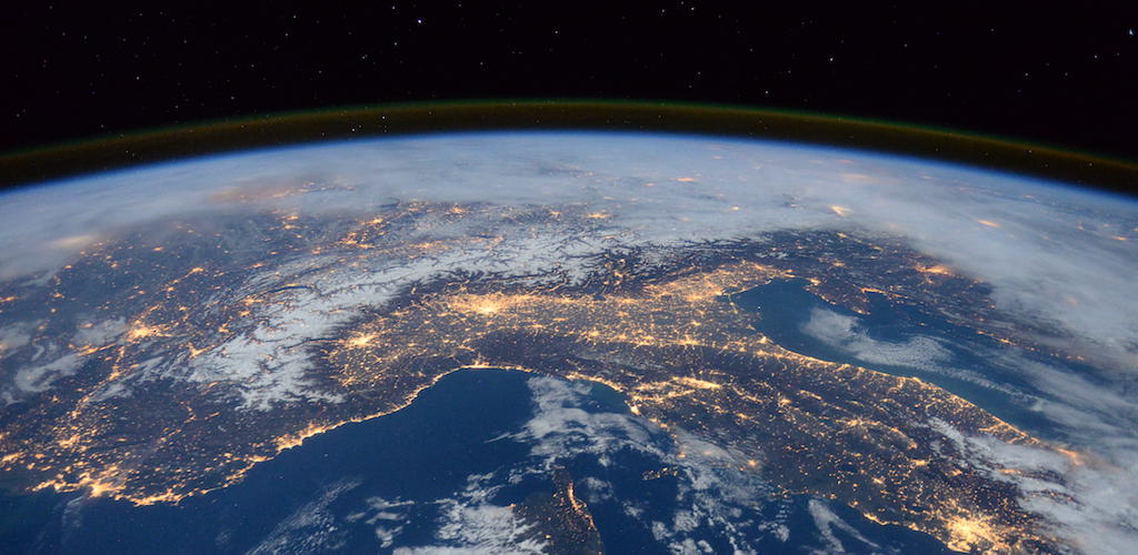 ISS-46_Italy,_Alps_and_Mediterranean_at_night_Tim_Peake